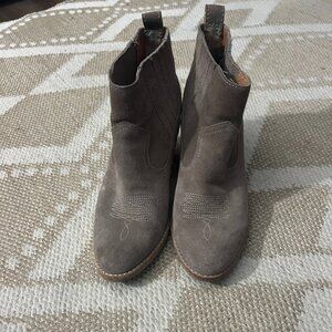 Dolce Vita Western Ankle Booties – Taupe Suede – Size 7.5